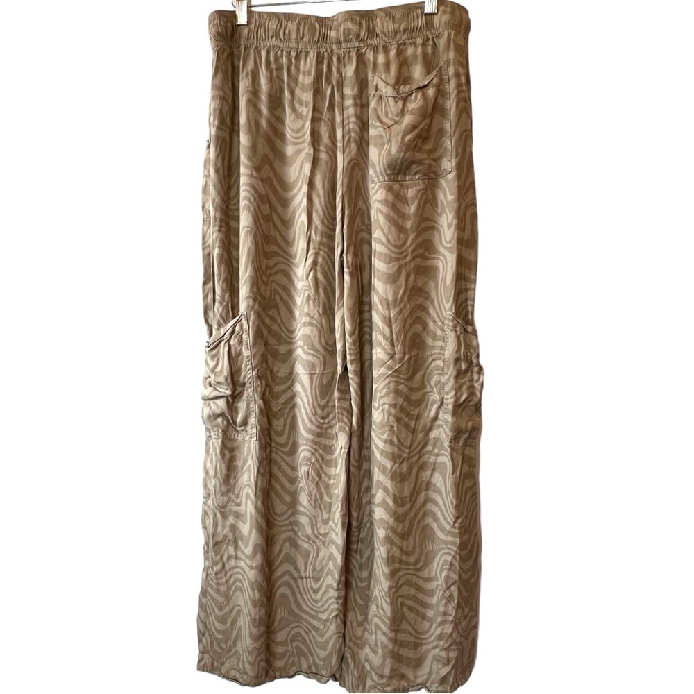 Urban Outfitters Cargo Pants  Wide Leg in Swirl Tan Print size Large